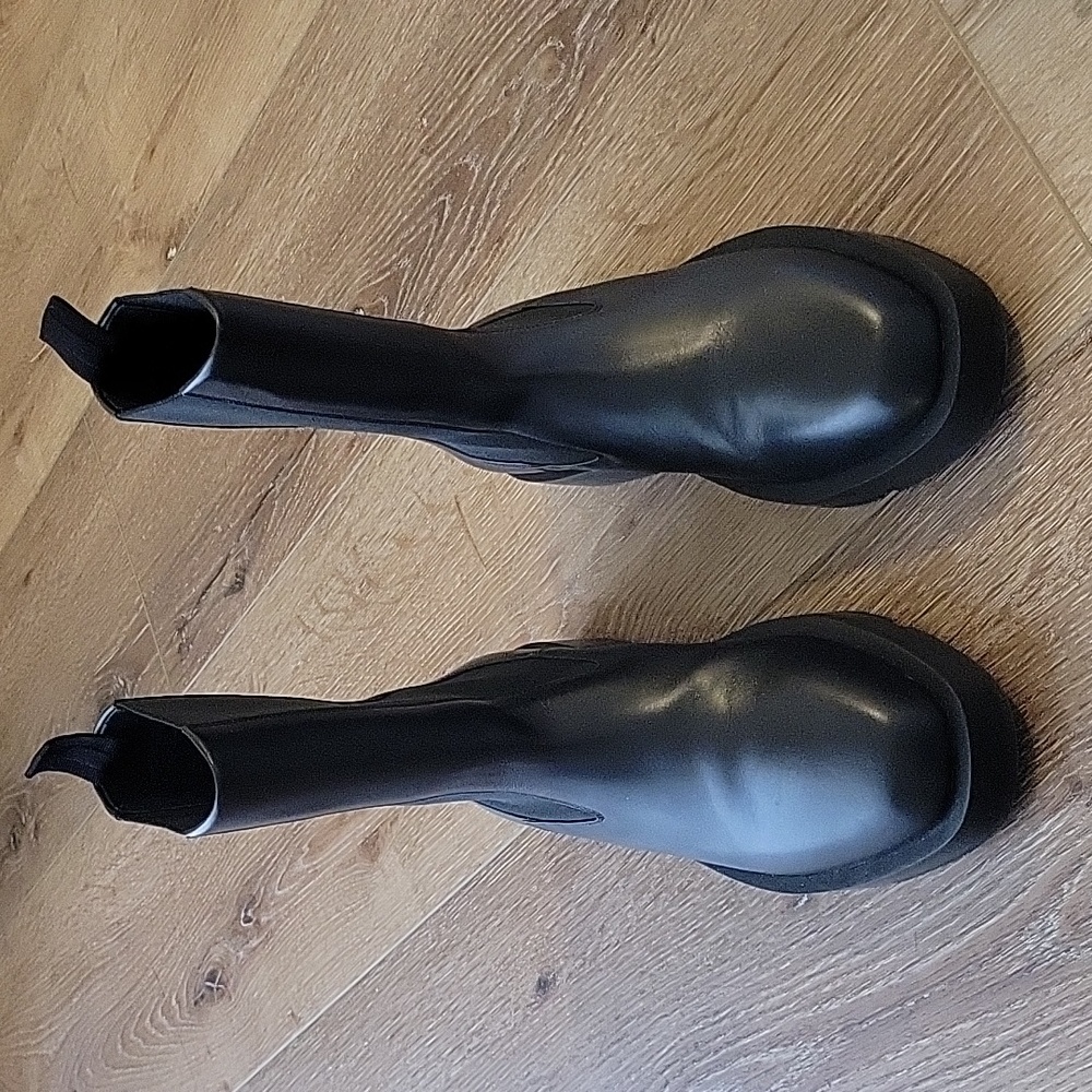 Givenchy chelsea leather boots